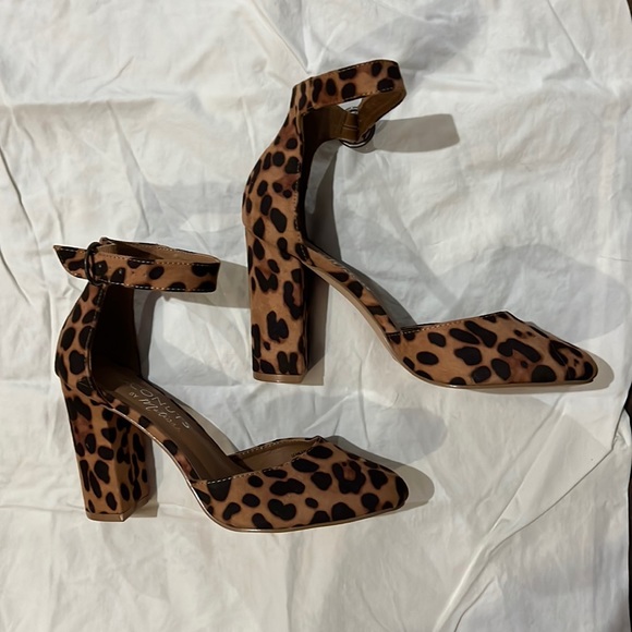Beautiful leopard skin shoes - Picture 1 of 4